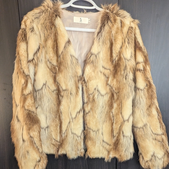 Korean Faux fur jacket - Picture 2 of 4